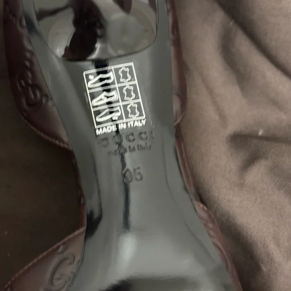 Gucci Brown Leather Heels with Decorative Chain - Picture 9 of 9